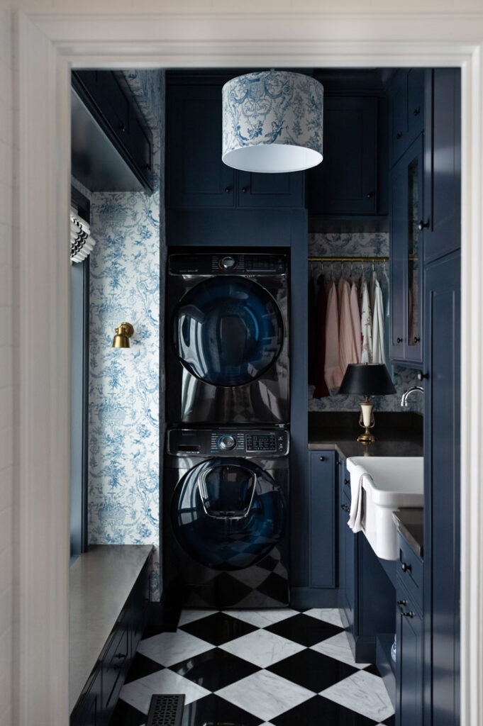 https://bloomandbabe.com/wp-content/uploads/2023/04/The-Makerista-Laundry-Room-Reveal-Blue-Black-and-White-Toile-laundry006-681x1024.jpeg